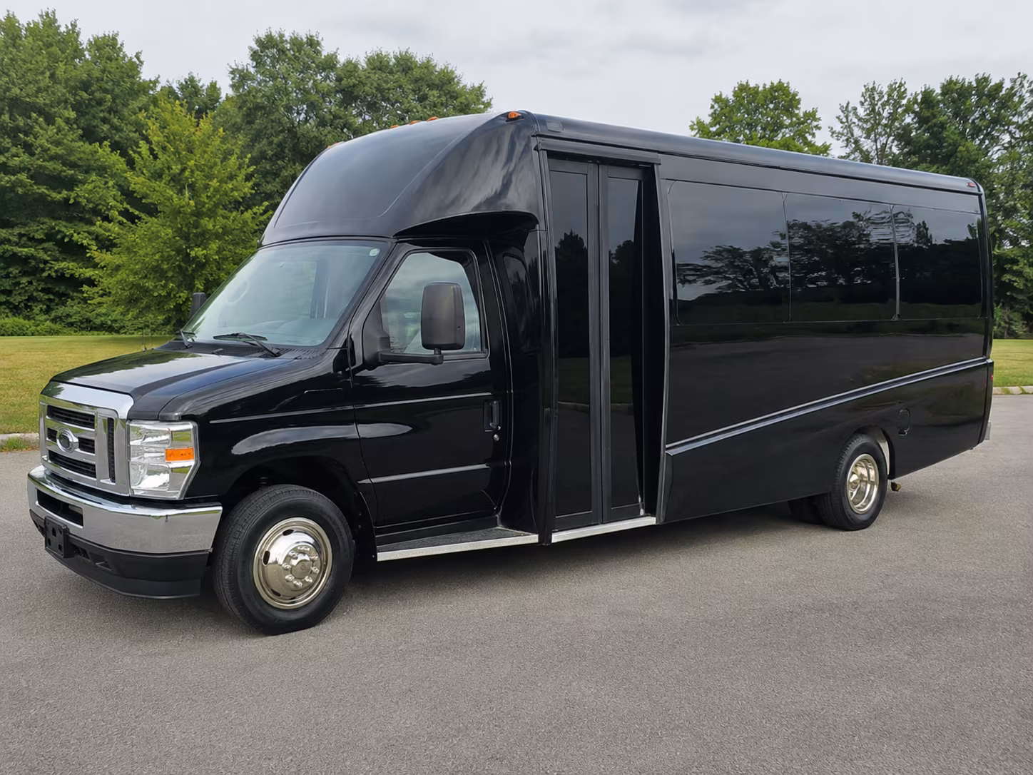 dunwoody concert shuttle bus rentals in dunwoody